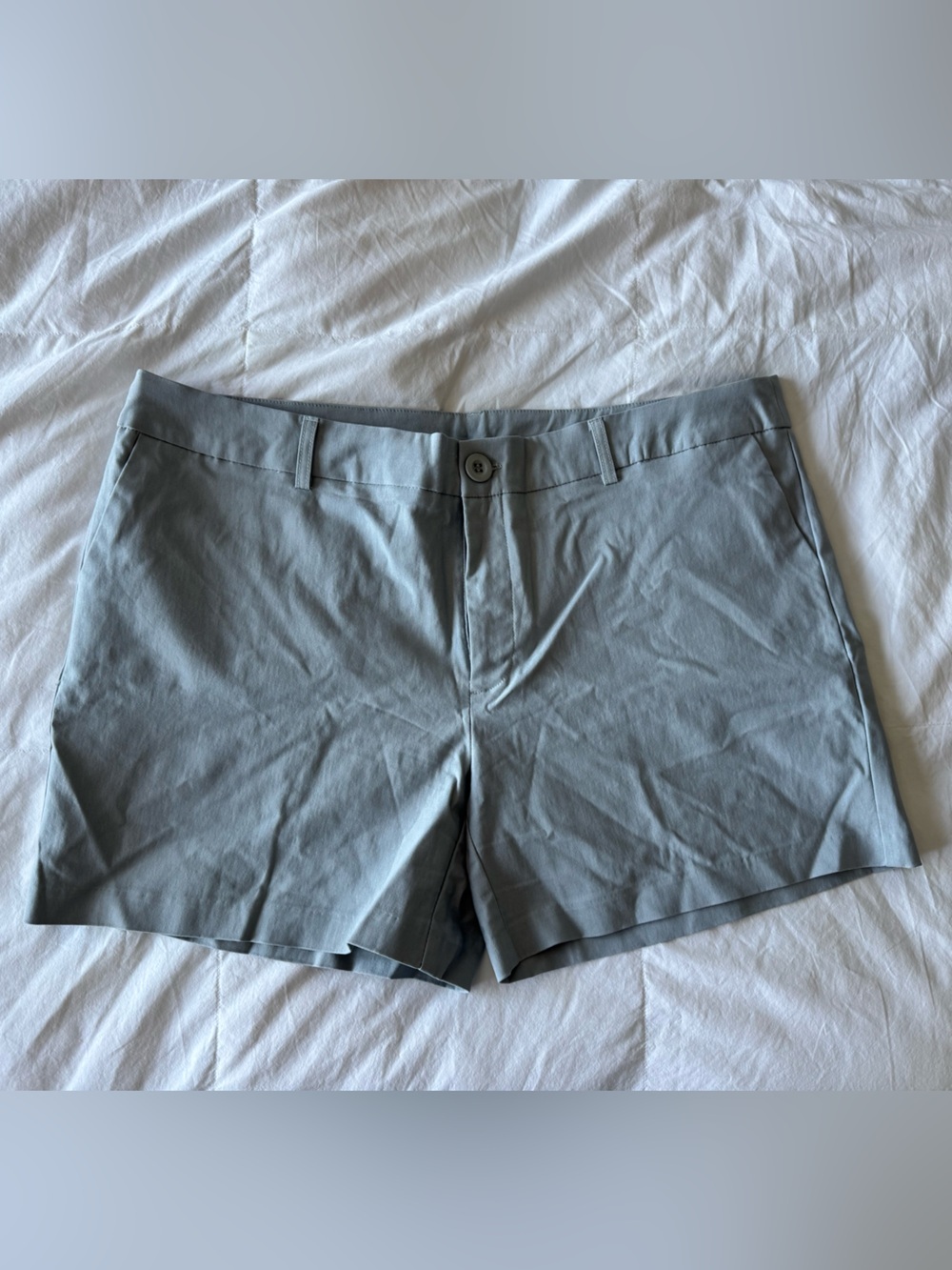 Classic Women's Mid-Rise Gray Shorts